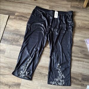 Shall We Floral Print Black Pants Cropped Size 3XL Womens